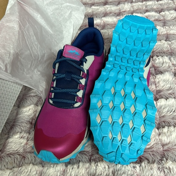 Saucony Unisex-Child Peregrine 12 Shield Sneaker size 6.5 - Picture 4 of 5